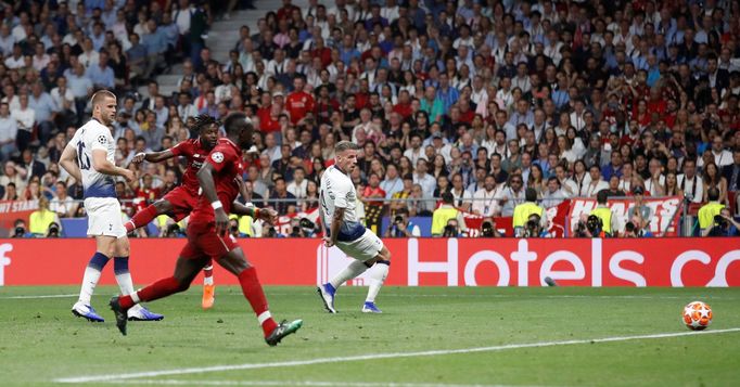 Divock Origi dává gól ve finále fotbalové Ligy mistrů Tottenham - Liverpool