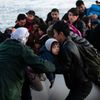 Migranti utíkají z Turecka do Řecka.