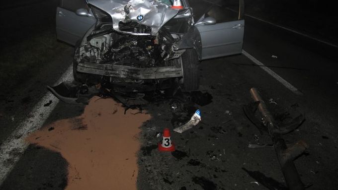 Na Šumpersku se srazilo BMW s kamionem