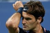 Federerovi nebylo do smíchu. Ve druhém setu nehrál svojí klasickou hru a byla na něm znát nervozita, když ztratil hned své úvodní podání.