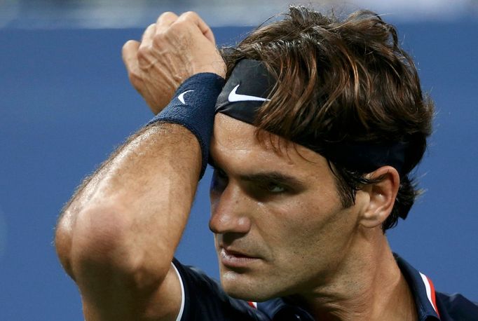 Švýcarský tenista Roger Federer hraje s Čechem Tomášem Berdychem na US Open 2012.