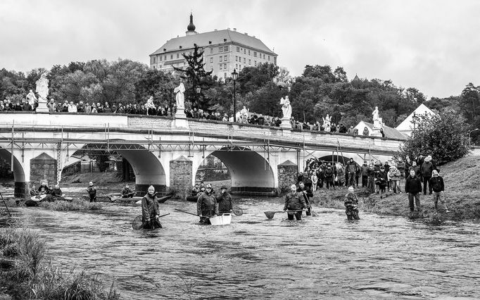 Fotoreportáž: Jak Roman Franc fotil skupinový portrét obyvatel Náměště nad Oslavou