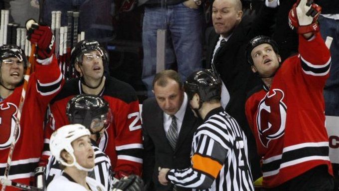 Boje o play off v NHL vrcholí, emoce stoupají