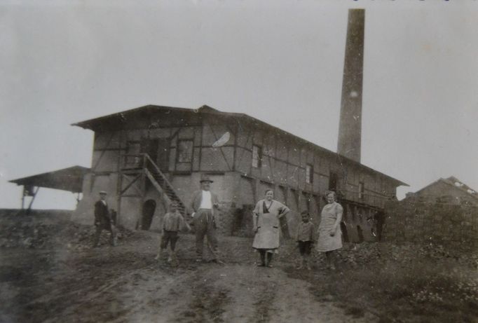 Hněvošická cihelna na historických fotografiích