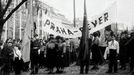 Dobová fotografie použitá v letáku komunistické strany k 1. máji 1935