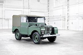 Land Rover letos slaví 70 let. Prohlédněte si jeho historii od drsného off-roadu po luxusní SUV