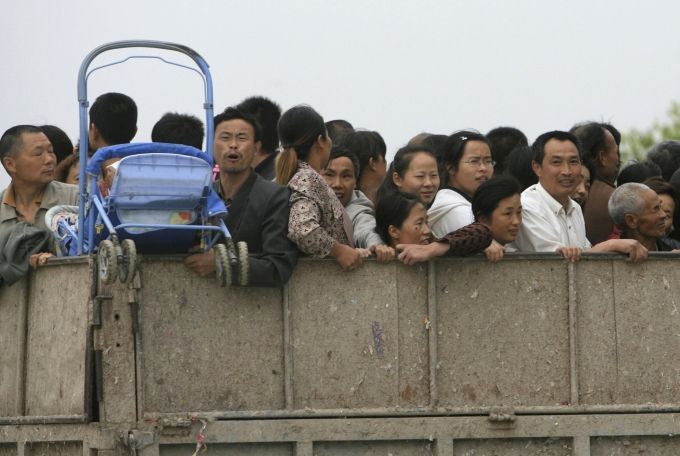 Evakuace lidí ohrožených protržením jezera Tchang-ťia-šan