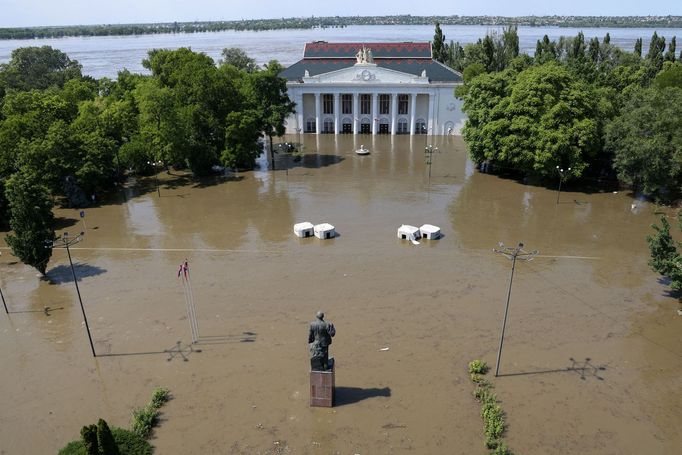 Následky protržení Kachovské přehrady v Chersonské oblasti.