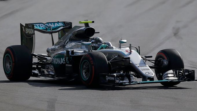 Nico Rosberg si suverénně dojel pro vítězství v Baku,