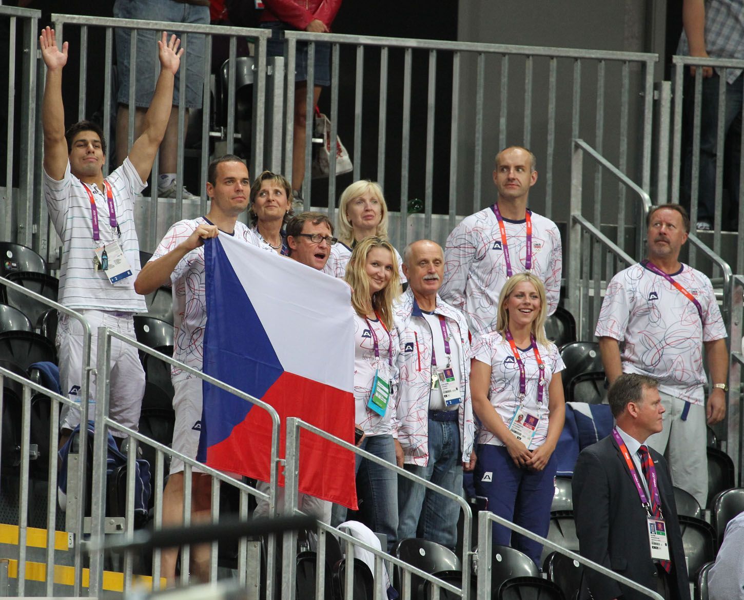 Fanoušci českých basketbalistek v utkání skupiny A s USA na OH 2012 v Londýně.