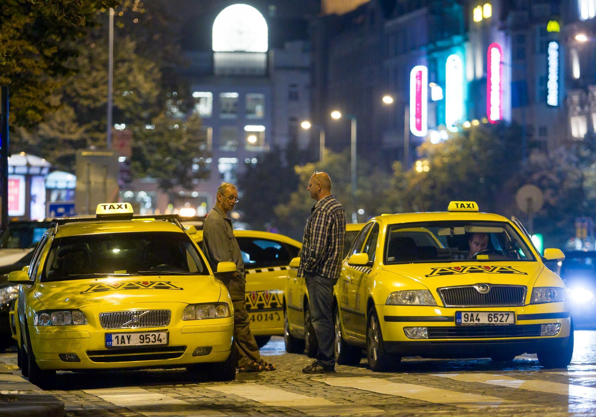 Retro, taxislužba, historie, Československo, Česko, Auto