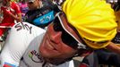 Britský cyklista Mark Cavendish rozdává úsměvy na startu čtvrté etapy Tour de France 2012.