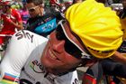 Cavendish získal ve spurtu 22. etapové vítězství na Tour