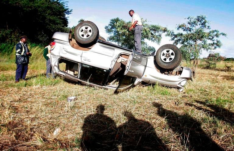 Stráž u vraku automobilu premiéra Zimbabwe Morgana Tsvangiraiho