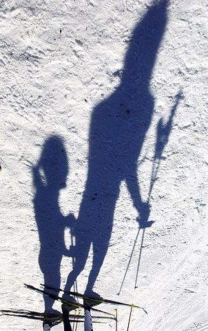 Lyžařky pronásledoval dlouhý stín