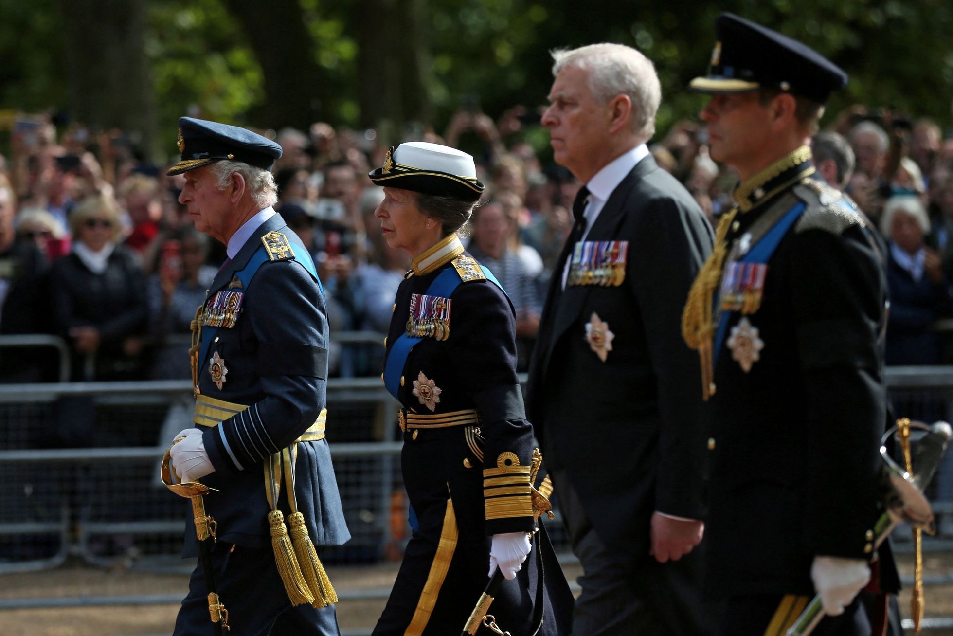 královna alžběta II fronta rakev pohřeb westminister hall