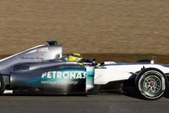 Kvalifikaci v Číně ovládly mercedesy, vyhrál Rosberg