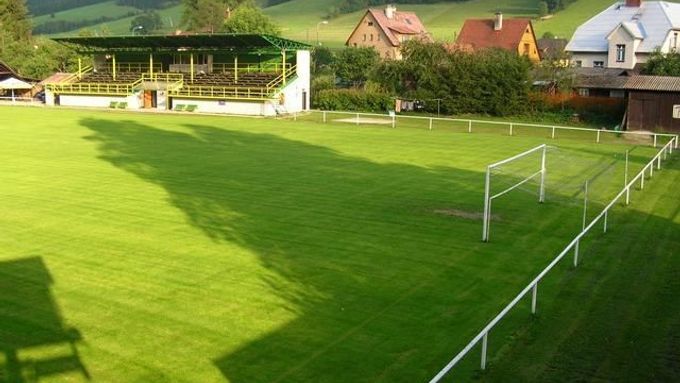 Stadionek ve Velkých Karlovicích, dnes se zde představí Slavia