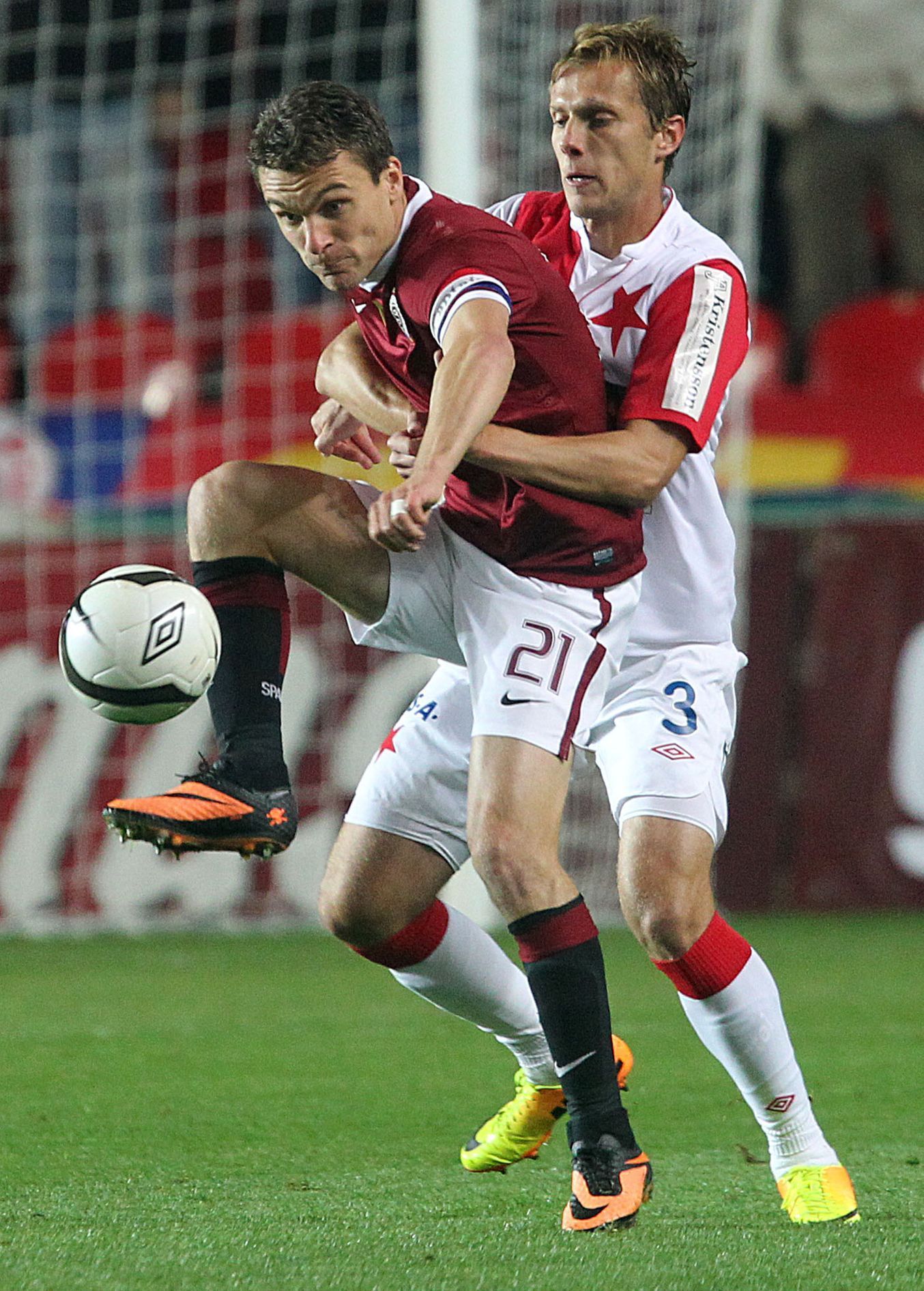 Derby Slavia - Sparta: Milan Bortel (3) - David Lafata (21)