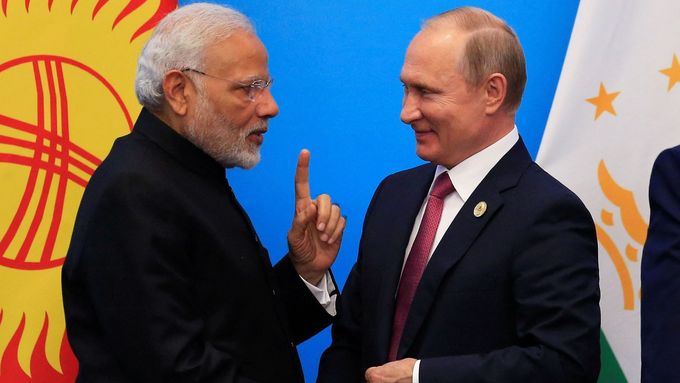 Indický premiér Nárendra Módí s ruským prezidentem Vladimirem Putinem na snímku z července 2023.