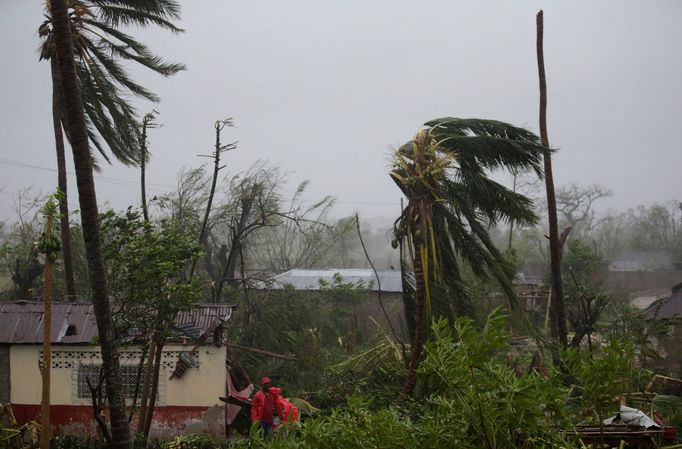 Hurikán Matthew napáchal škody na Haiti a Kubě, nyní se na něj připravují lidé na jihovýchodě USA.