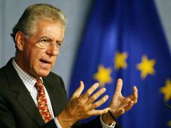 Mario Monti vede na summitu delegaci Itálie.
