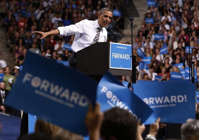 U.S. President Barack Obama speaks at a campaign event at the University of Colorado Boulder, November 1, 2012. REUTERS/Larry Downing (UNITED STATES - Tags: POLITICS ELECTIONS USA PRESIDENTIAL ELECTION) Published: Lis. 2, 2012, 2:42 dop.