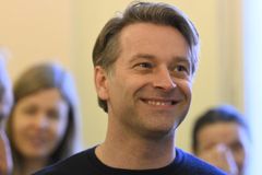 "Schvaloval evidentní zločin proti míru." S dezinformátorem se soud nemazal