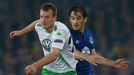 EL, Everton - Wolfsburg: Leighton Baines - Maximilian Arnold (vlevo)