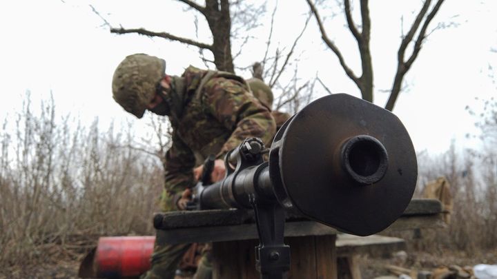 Další eskalace na Donbasu: Ukrajina žádá o vstup do NATO, Rusko mluví o jejím zničení