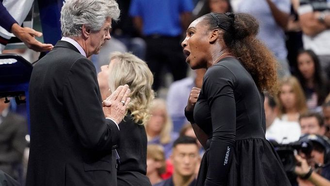 Serena Williamsová během incidentu ve finále US Open.
