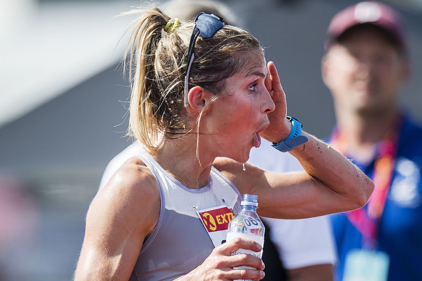 Therese Johaugová po doběhu závodu na 10 000 metrů