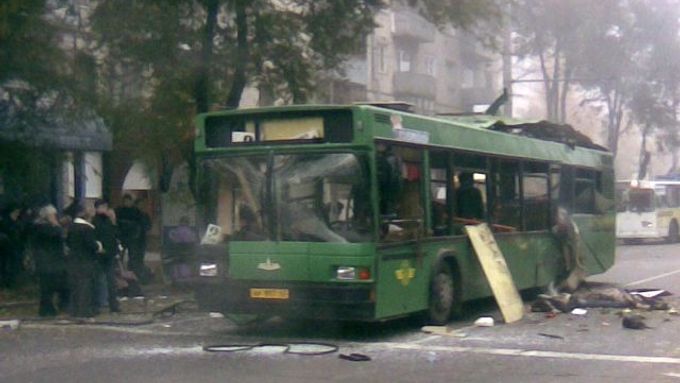 Exploze bomby v autobuse  zabila nejméně 15 lidí. (Ilustrační foto)