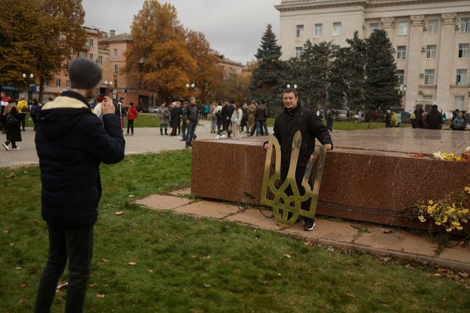 Oslavy v ukrajinském městě Cherson po jeho osvobození od ruských jednotek.