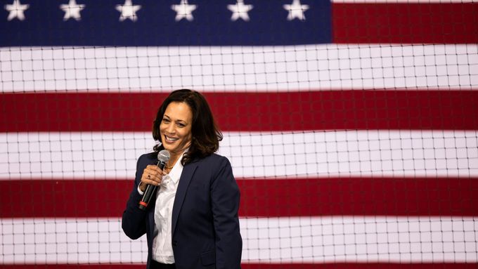 "Udělám vše, co bude v mých silách, abych sjednotila Demokratickou stranu," řekla Kamala Harris