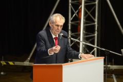 Smířlivější a také střízlivější, hodnotí Zemanův projev na sjezdu sociální demokraté