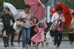 Jihozápad Japonska zasáhl tajfun Francisco, úřady varují před záplavami