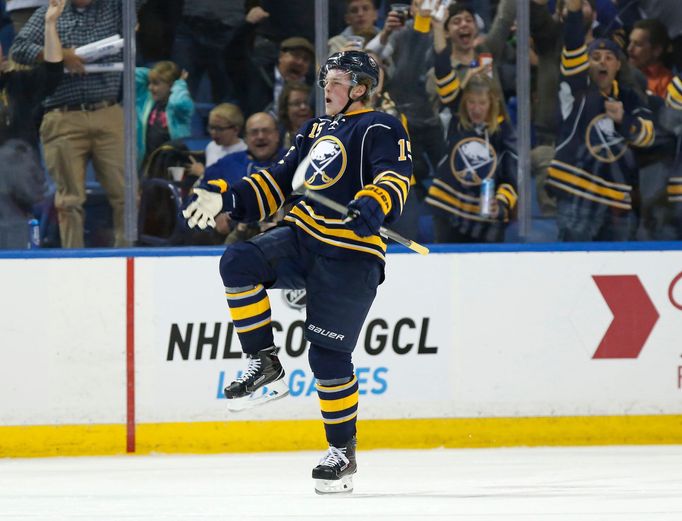 Jack Eichel ve svém premiérovém zápase v NHL.