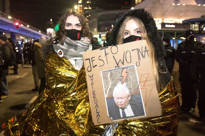 Demonstrace proti potratovému zákonu v Polsku