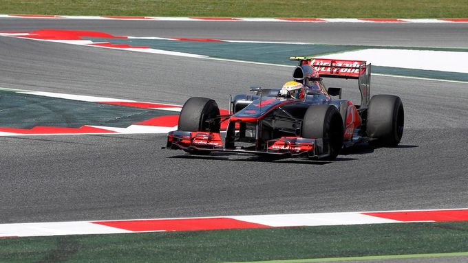 Lewis Hamilton při vítězné kvalifikaci na VC Španělska
