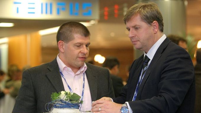 Kongres ODS: Petr Bendl (vpravo) v kuloárech
