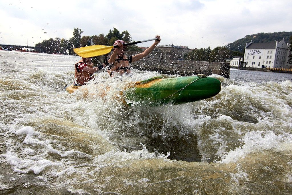 Vodáci - Praha - jezy - Vltava