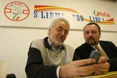 KSČM přišla o miliony, Exner o funkci