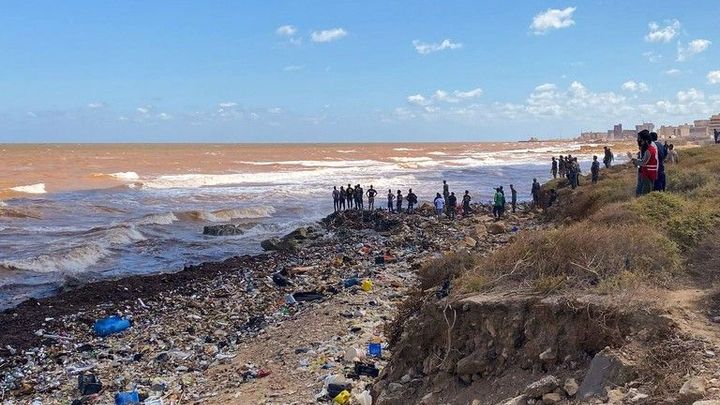 Nezvyklá shoda. Znesvářené vlády v Libyi koordinují pomoc po tragických záplavách