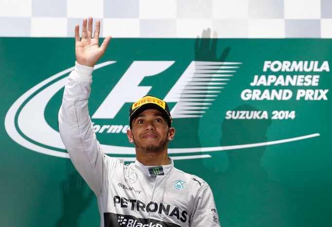 Mercedes Formula One driver Lewis Hamilton of Britain waves to fans after winning the Japanese F1 Grand Prix at the Suzuka Circuit October 5, 2014. REUTERS/Toru Hanai (JA