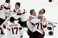 Hokejová pohádka končí bronzem. Lotyši udolali USA v prodloužení a jsou třetí