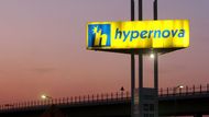 2. 7. - Hypernovy končí - Společnost Ahold dokončila přeměnu svých 56 hypermarketů Hypernova na Albert hypermarkety. Změna značky začala v polovině dubna a probíhala za provozu. "Cílem bylo sjednotit značku našich supermarketů a hypermarketů," vysvětluje mluvčí Aholdu Libor Kytýr. Už dříve avizovaná přeměna měla původně skončit do loňského prosince, nabrala ale zpoždění. 
Kromě nového názvu a loga mají bývalé Hypernovy také pozměněnou vnitřní vizuální podobu. 

 Podrobnosti si připomeňte ve článku zde