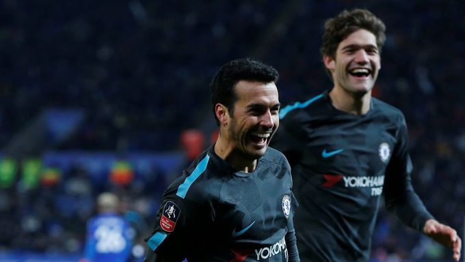 Pedro slaví gól, kterým v prodloužení posunul Chelsea do semifinále Anglického poháru
