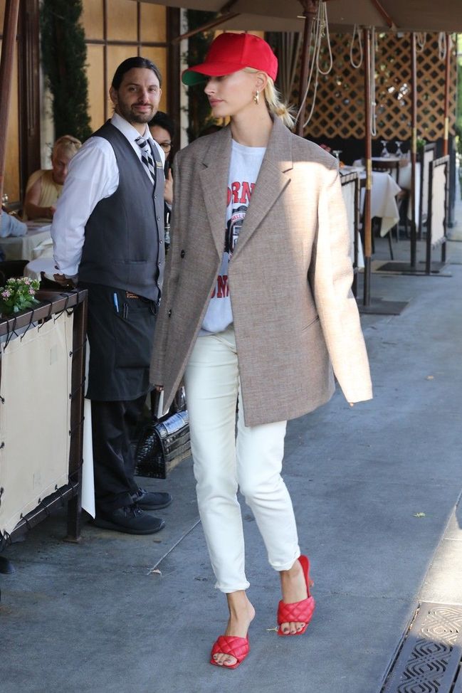 Oversized sako a "sneakersky"