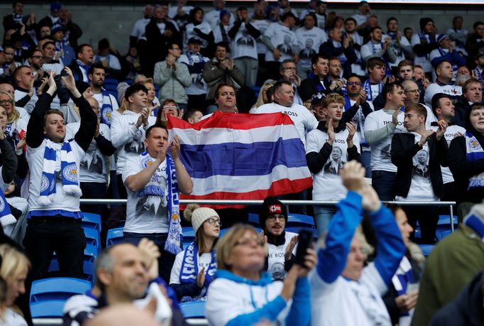 Fanoušci před zápasem v Cardiffu